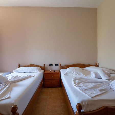 House Nika Horizonti Hotel Radhimë Buitenkant foto