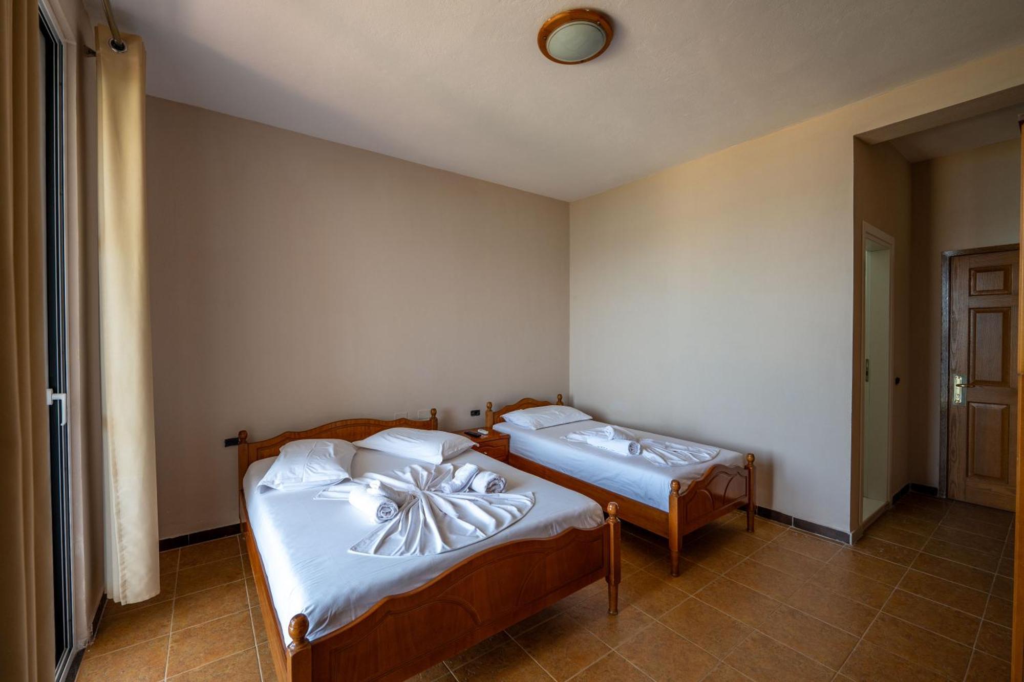 House Nika Horizonti Hotel Radhimë Buitenkant foto