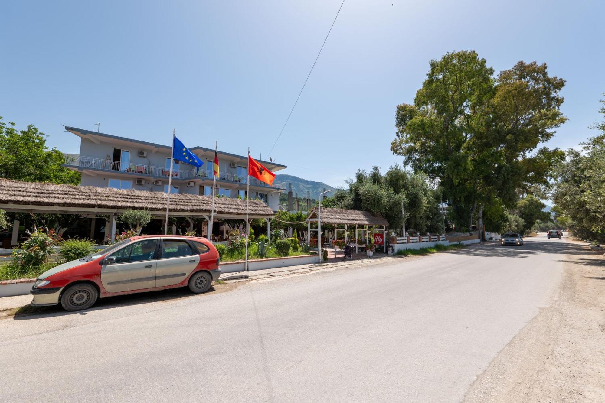 House Nika Horizonti Hotel Radhimë Buitenkant foto