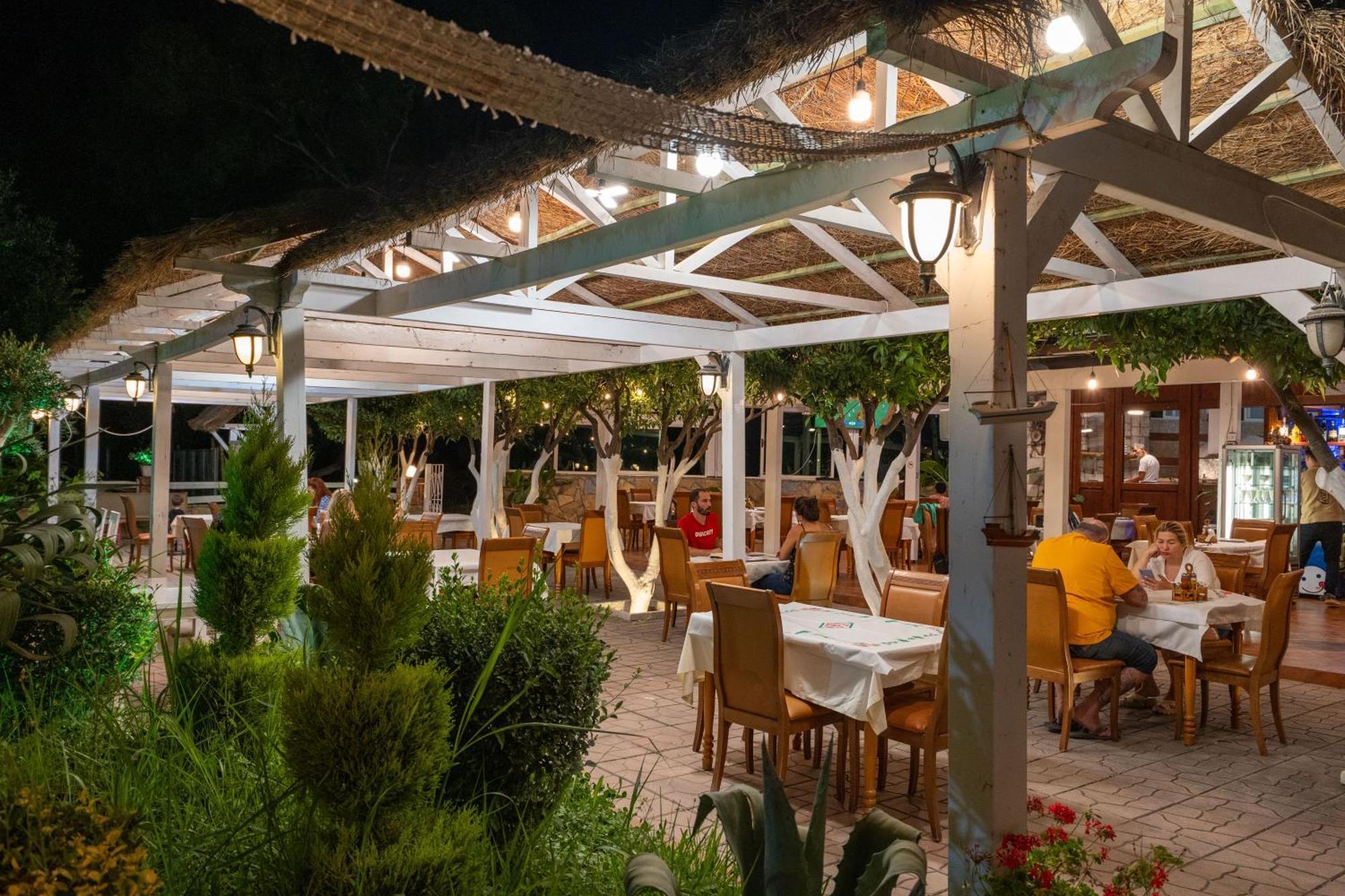 House Nika Horizonti Hotel Radhimë Buitenkant foto