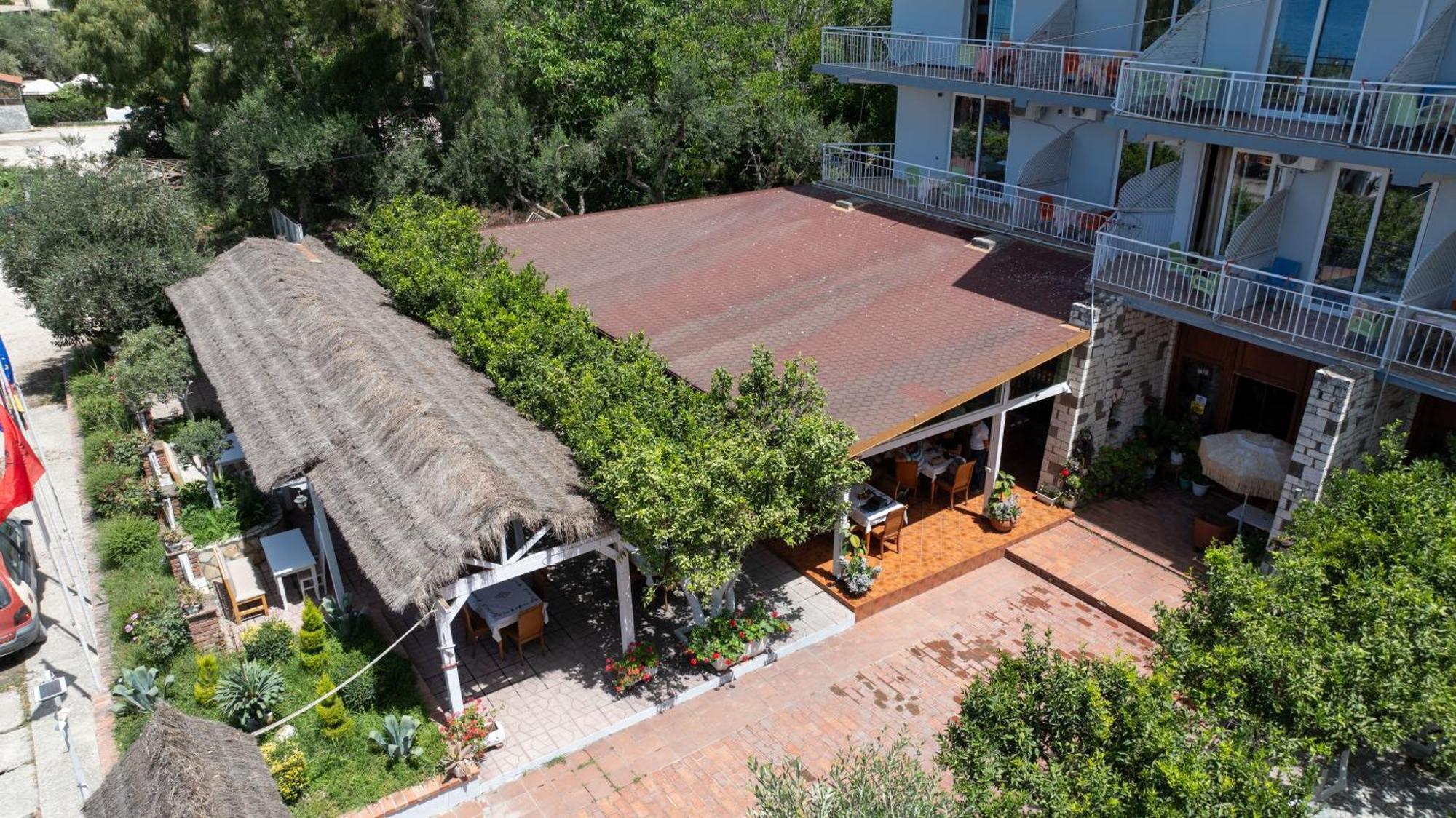 House Nika Horizonti Hotel Radhimë Buitenkant foto