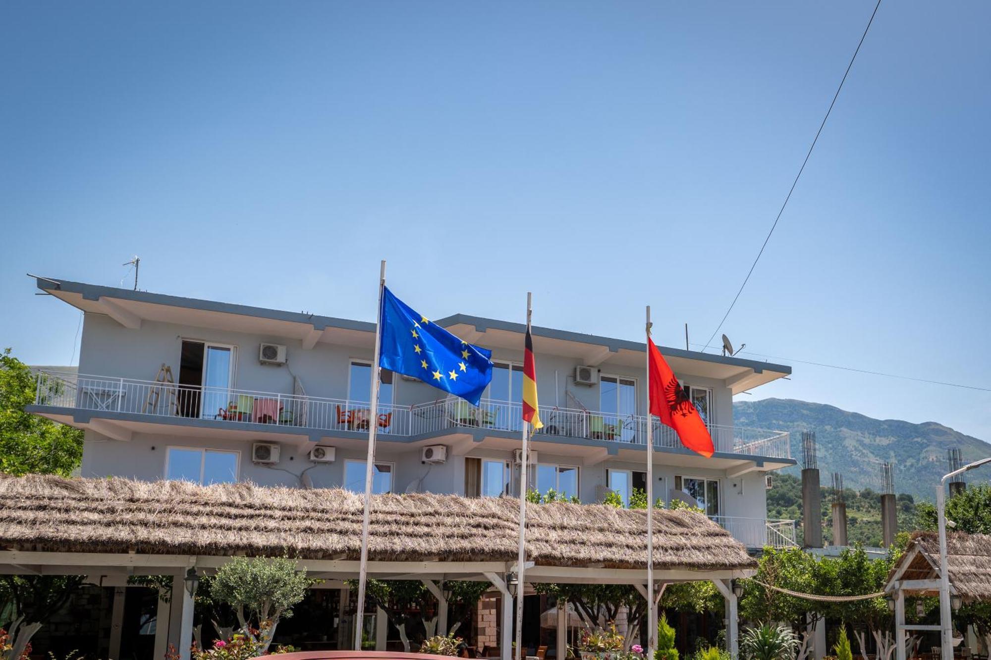 House Nika Horizonti Hotel Radhimë Buitenkant foto